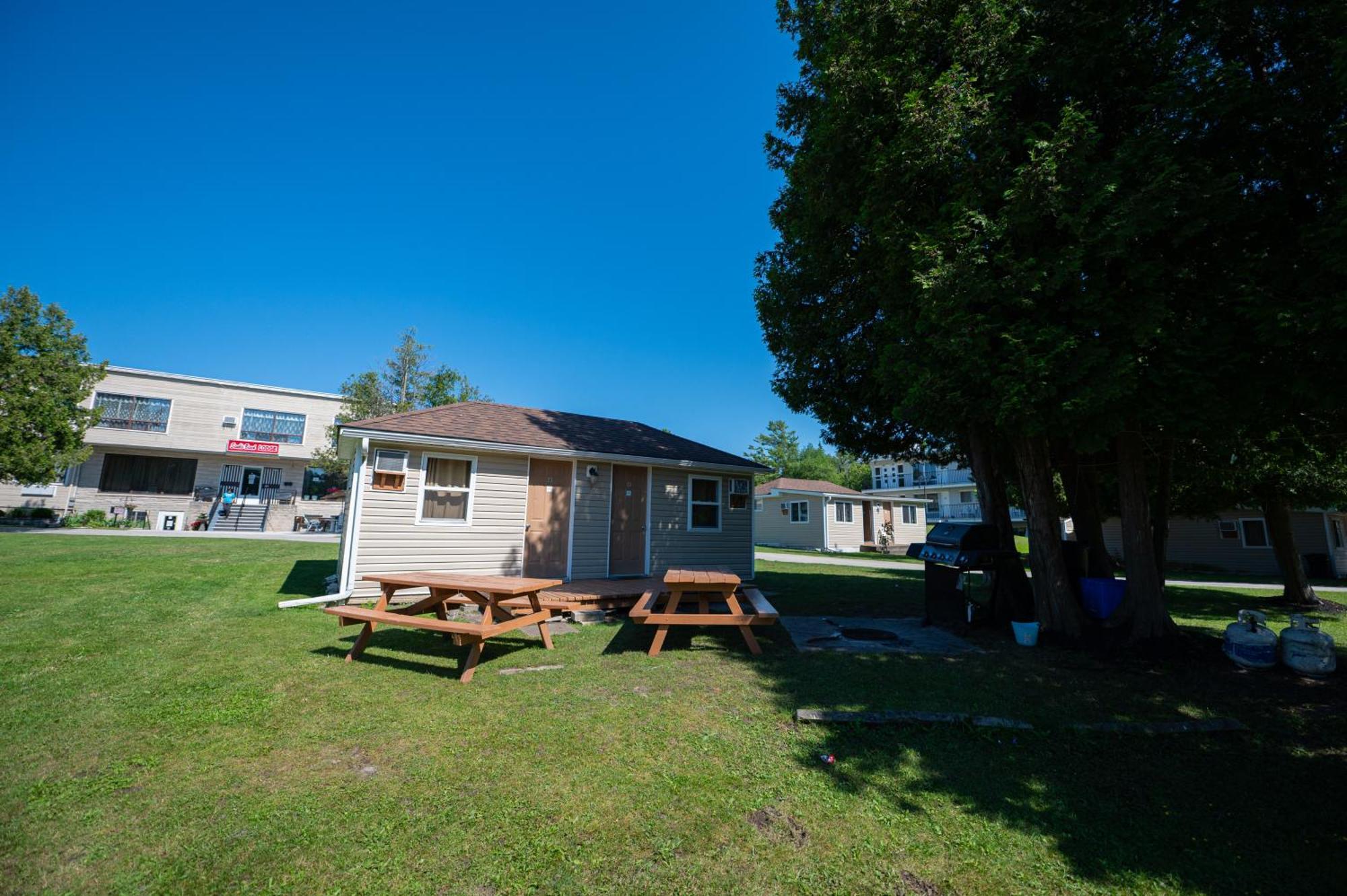 Sauble Beach Lodge Екстер'єр фото