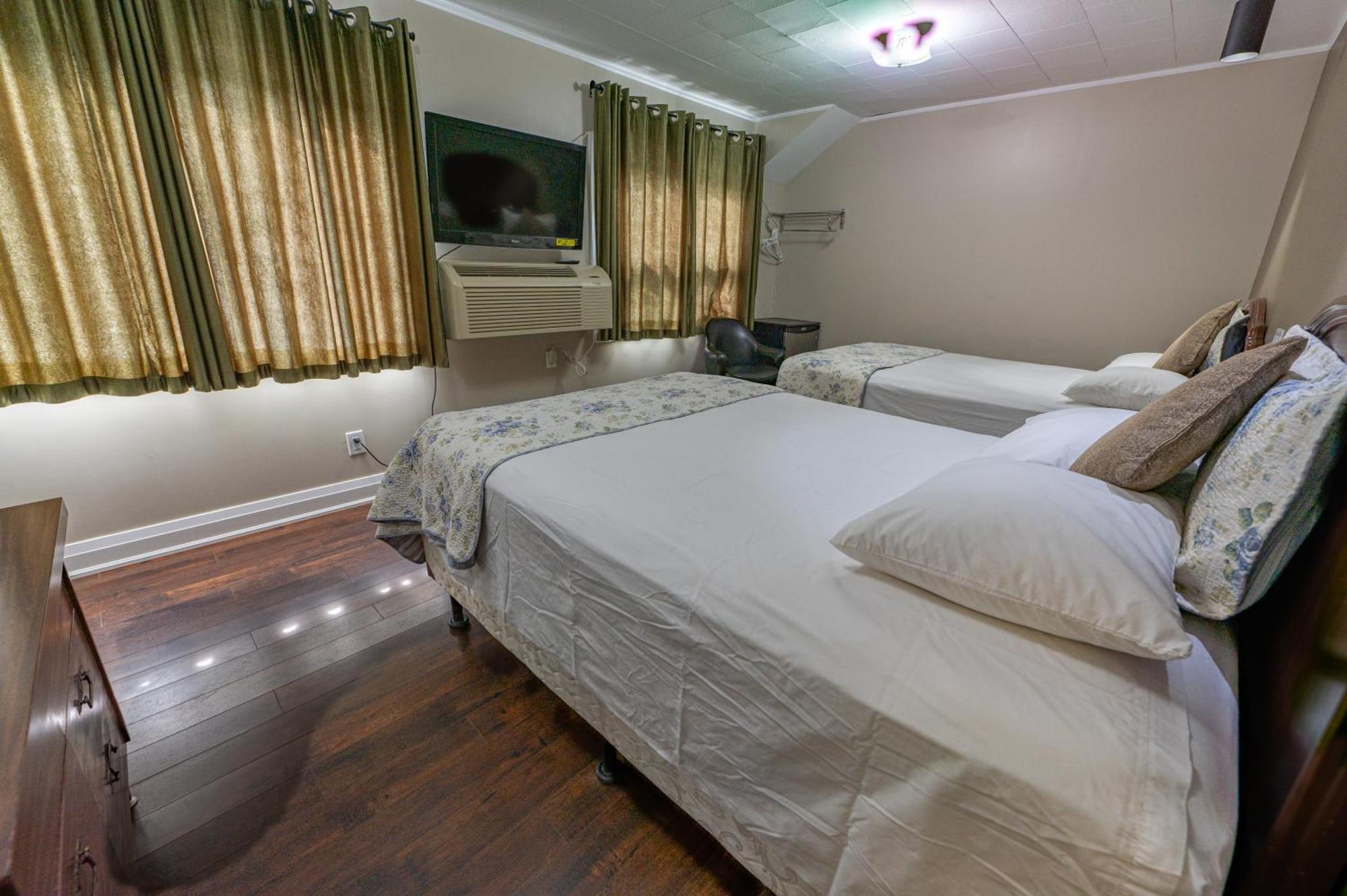 Sauble Beach Lodge Екстер'єр фото