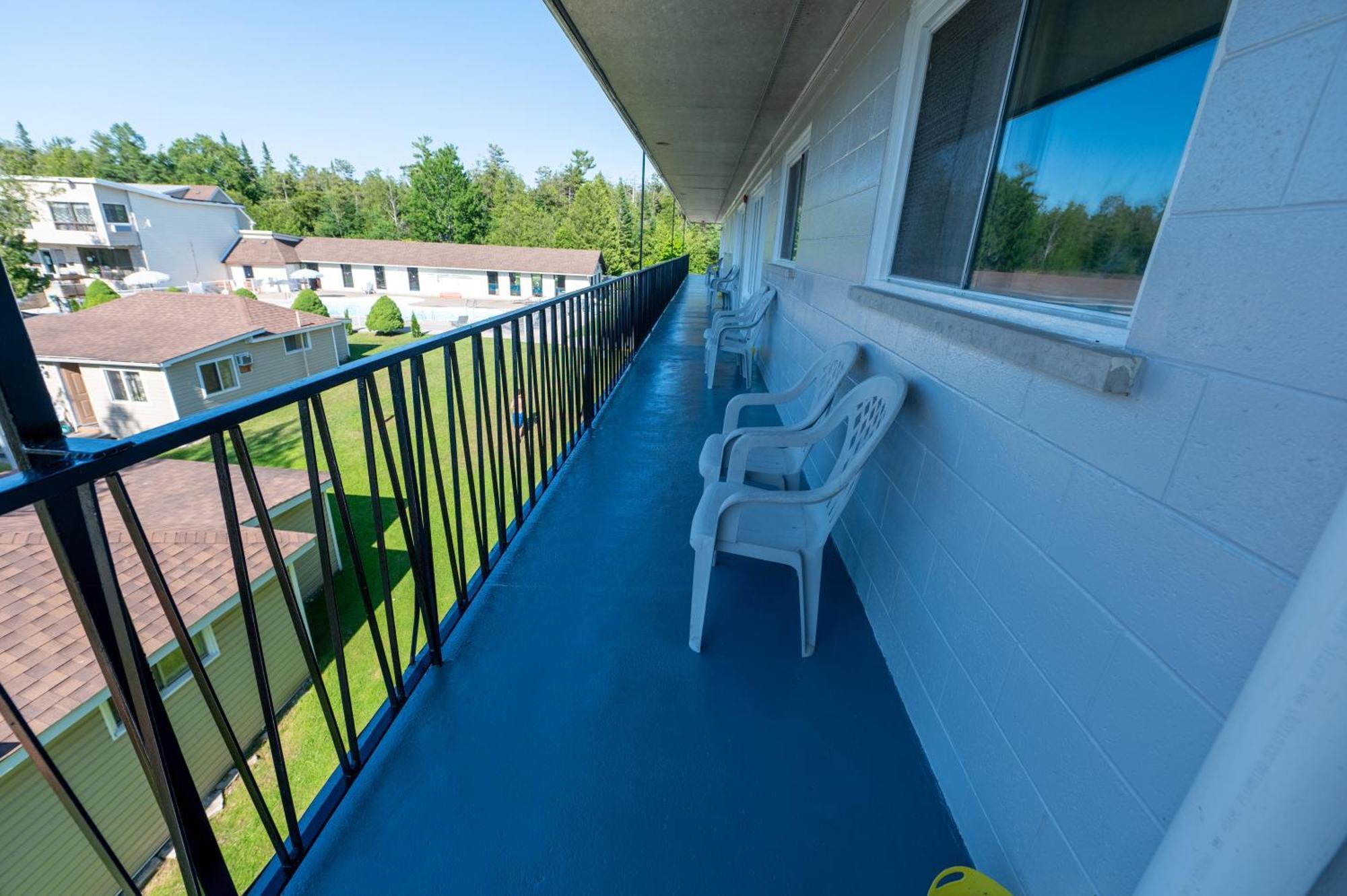 Sauble Beach Lodge Екстер'єр фото