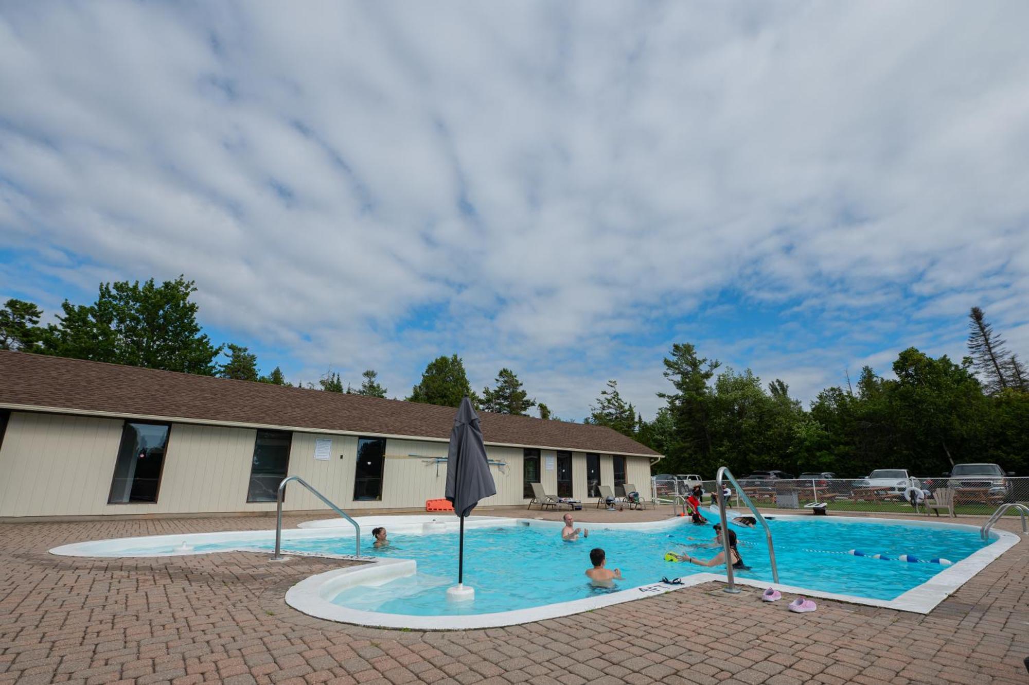 Sauble Beach Lodge Екстер'єр фото